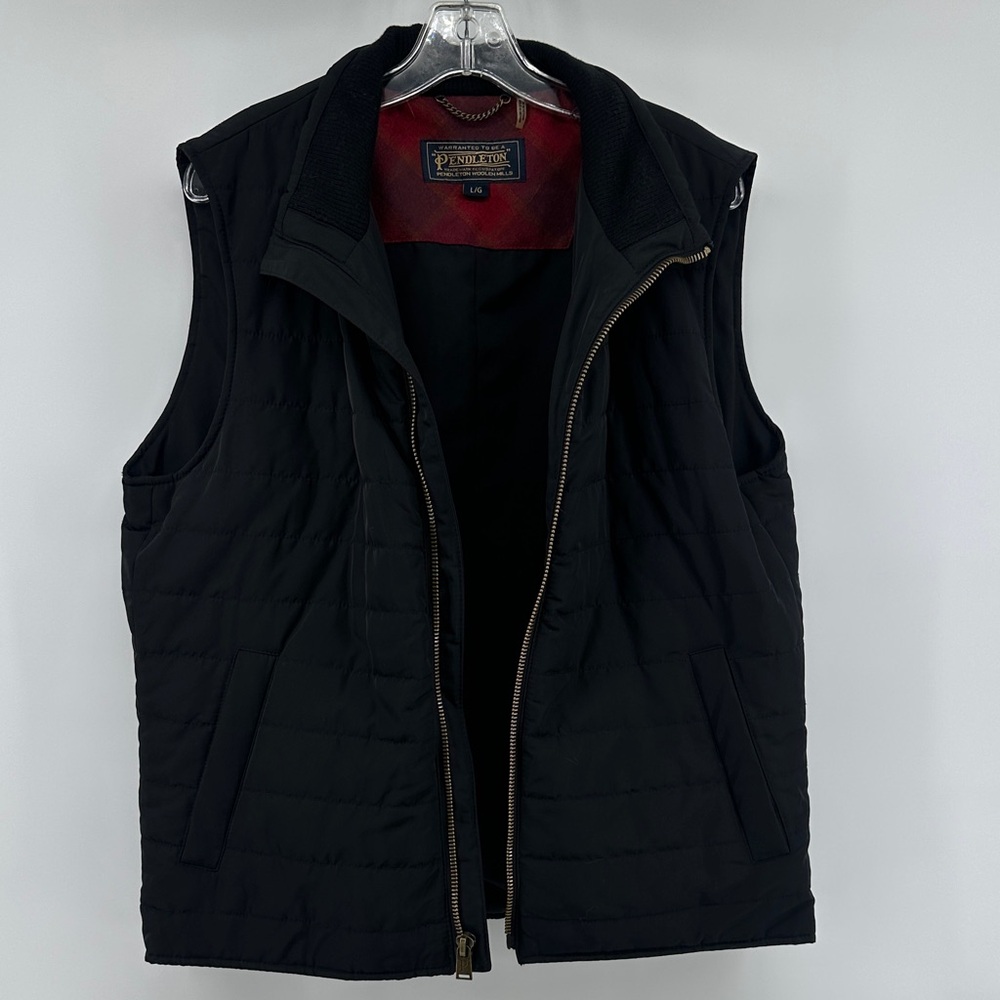 Pendleton Black Quilted Vest Men’s sz Large